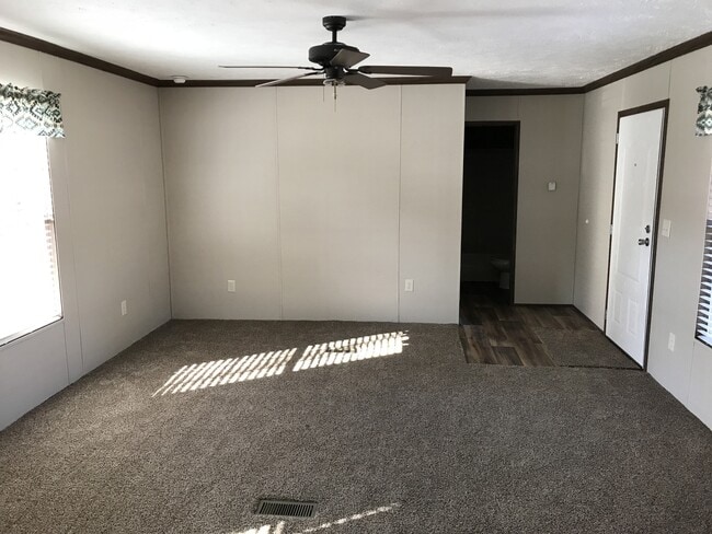 Building Photo - 2 Bedroom 2 Bath