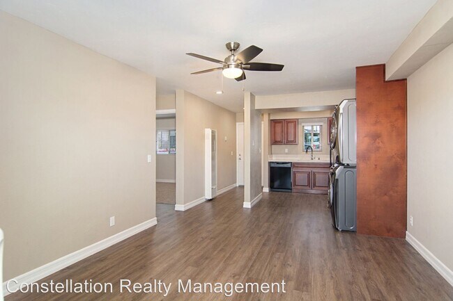 Building Photo - 4019 Oakcrest Dr