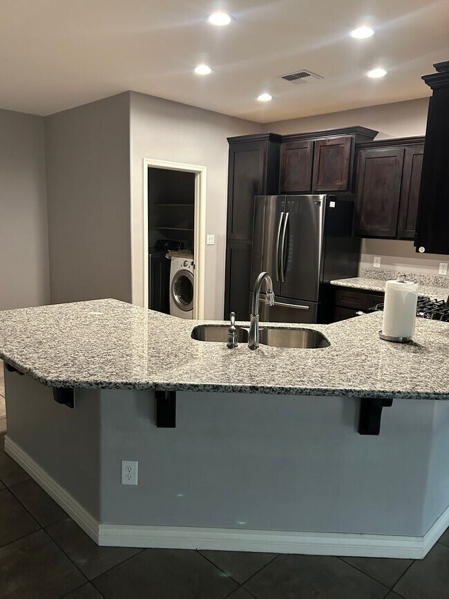 Building Photo - YUMA EAST ESTATES/ Move-in Ready!
