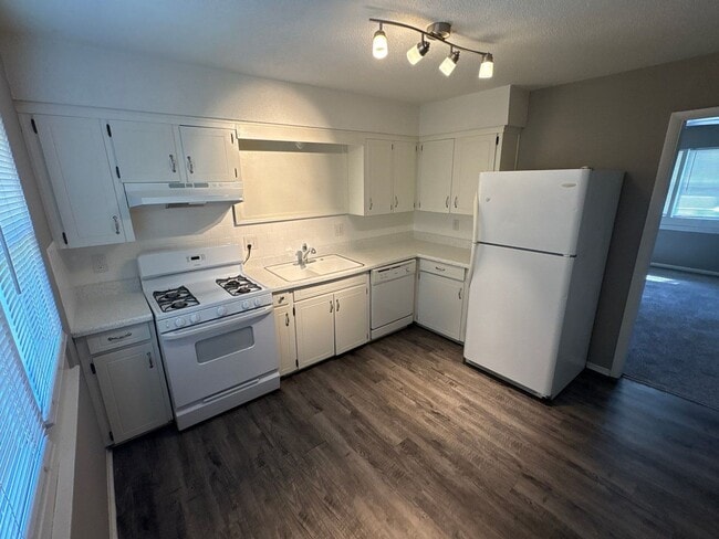 Building Photo - 5036-5038 N Topping Duplex