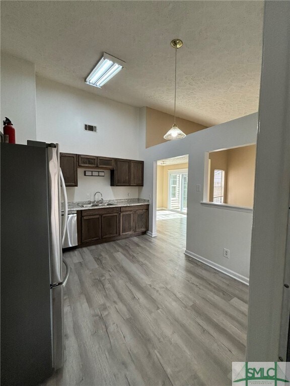 Building Photo - 105 Pelican Ln