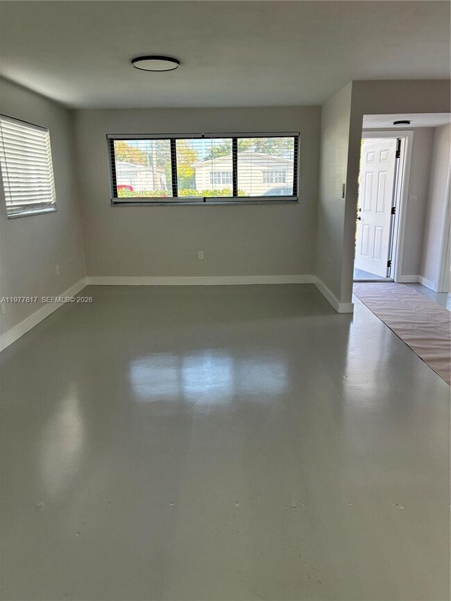 Foto del edificio - 490 NE 170th St