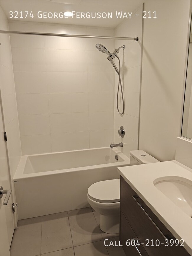 Building Photo - Modern One Bedroom Condo