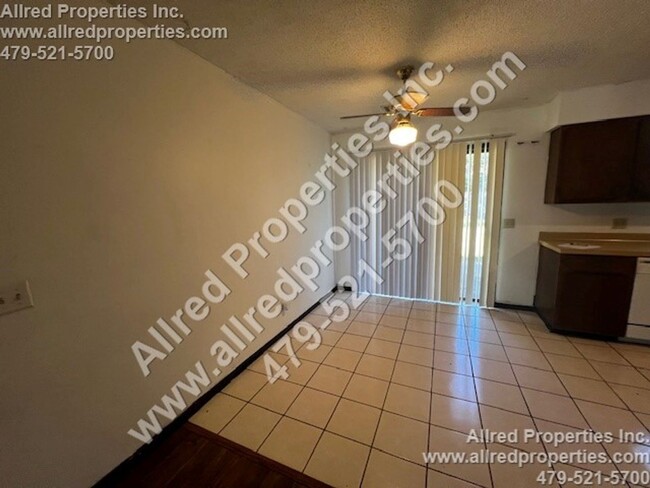 Building Photo - 805-807 Turtle Creek Dr