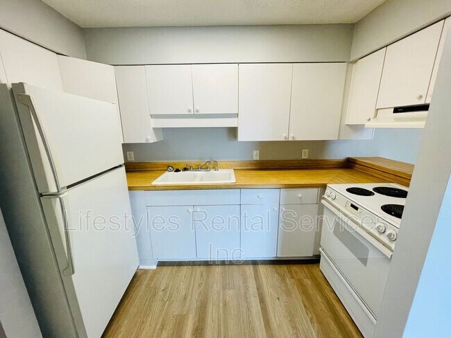 Foto del edificio - 402 Lower 8th Ave S