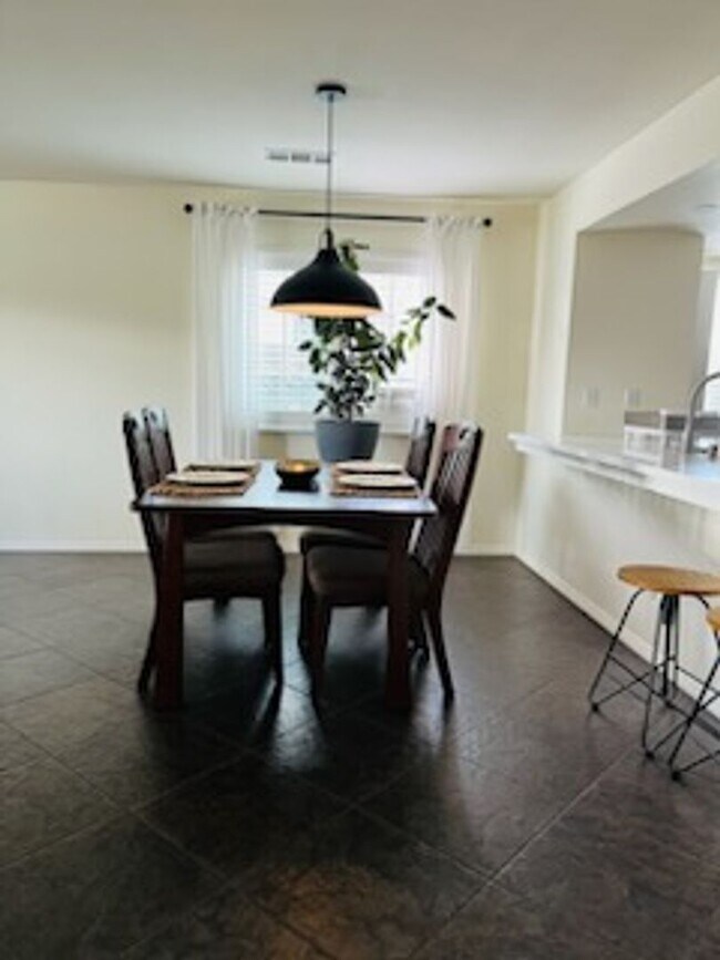 Foto del edificio - 12112 ACEVES AVE.- 4 BEDROOM 2 BATH- OROSI