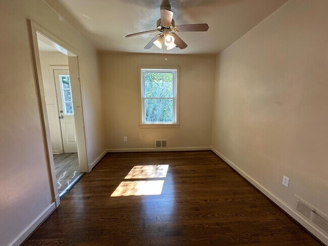 Foto del edificio - 1040 Hunt Ave NW