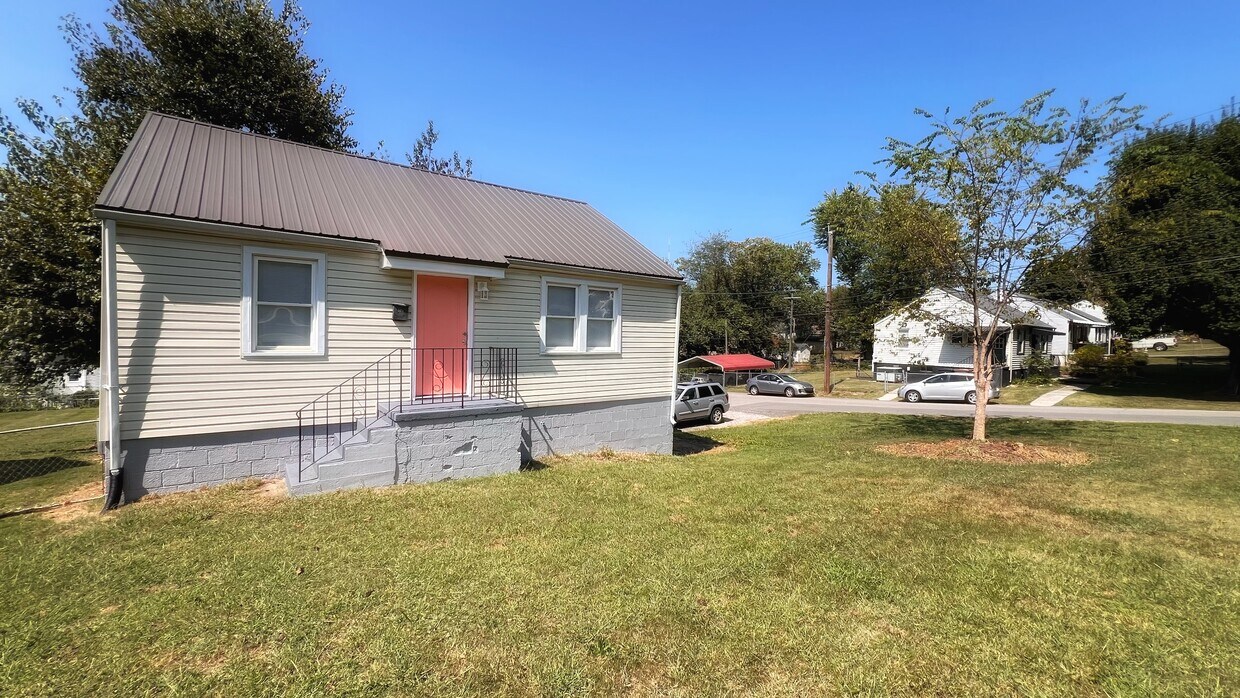 Primary Photo - 521 E Columbia Ave