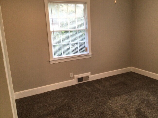 Building Photo - Charming 3 Bedroom in Columbia!