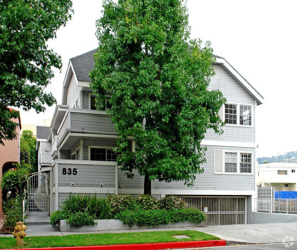 Foto principal - 835 N Croft Ave