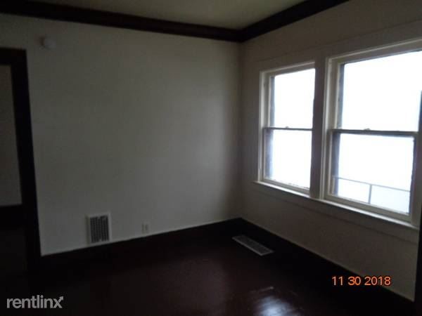 Foto del edificio - 1 br, 1 bath  - 185 Carter St down back