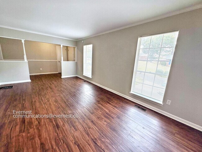 Foto del edificio - 976 Ridgewood Cir