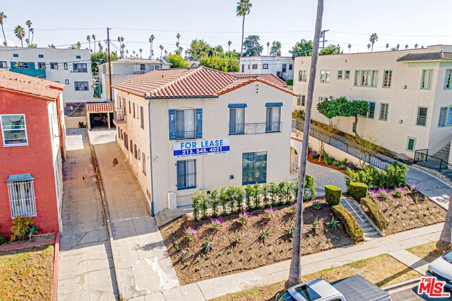 Foto del edificio - 1152 S Bronson Ave