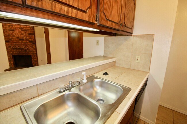 Building Photo - 901-903 Acacia Cir