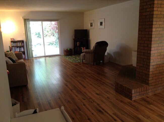 Foto del edificio - Great home In Beautiful NE Neighborhood ne...