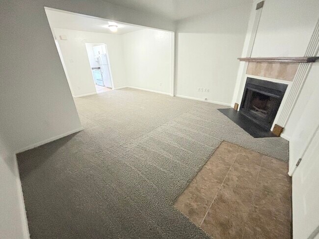 Foto del edificio - 3725 Sugar Creek Cir