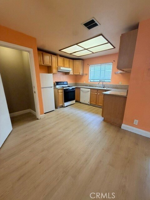 Foto del edificio - 14239 Sherman Way
