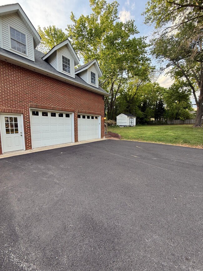 Building Photo - 801 Northside Dr