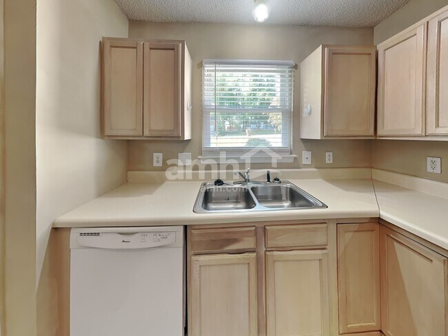 Building Photo - 5008 Lonita St