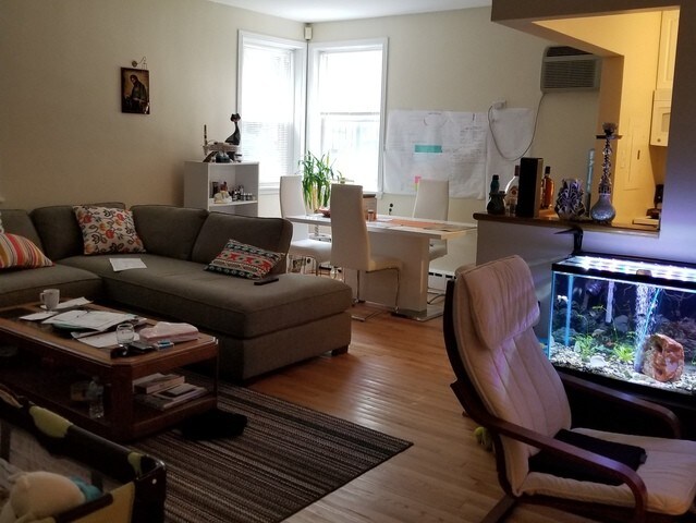 Foto del edificio - 2424 W Farragut Ave