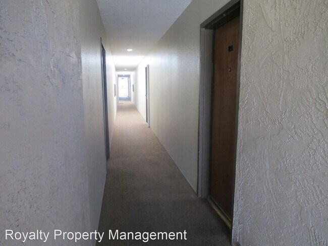 Building Photo - 8024 Linda Vista Rd