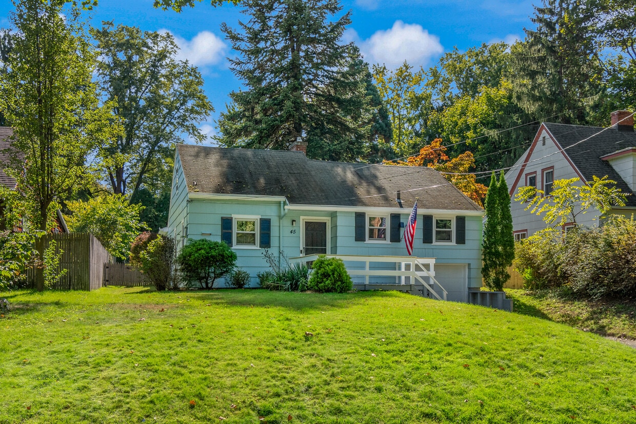 Primary Photo - 45 Hartfeld Dr