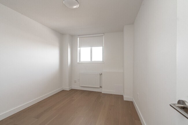 Photo du bâtiment - 230 Oak St