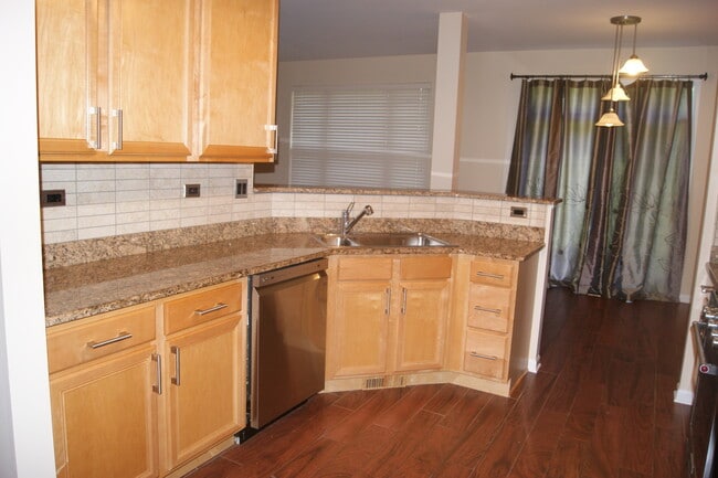 Building Photo - 480 Pine Lake Cir
