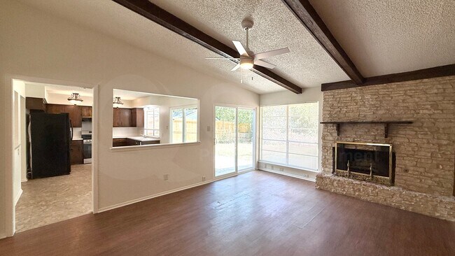 Building Photo - 10105 Oak Hollow Dr