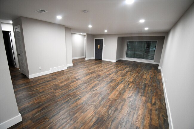 Building Photo - Gorgeously remodeled home!