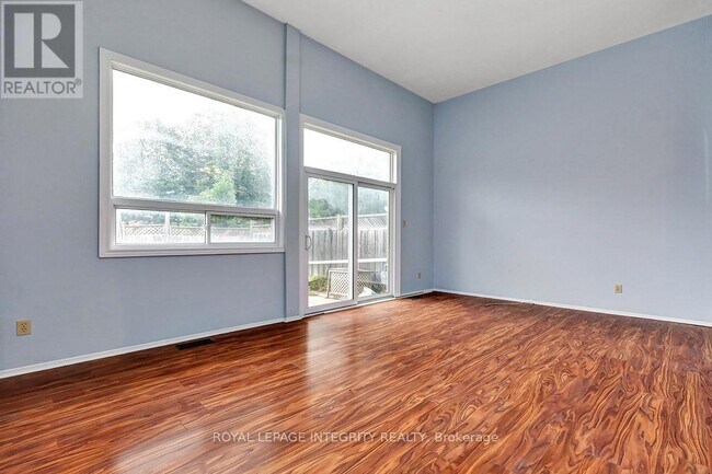 Building Photo - 2669-2669 Southvale Crescent