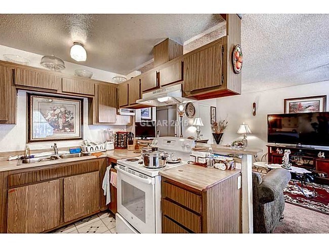Kitchen - 2125 Webster St
