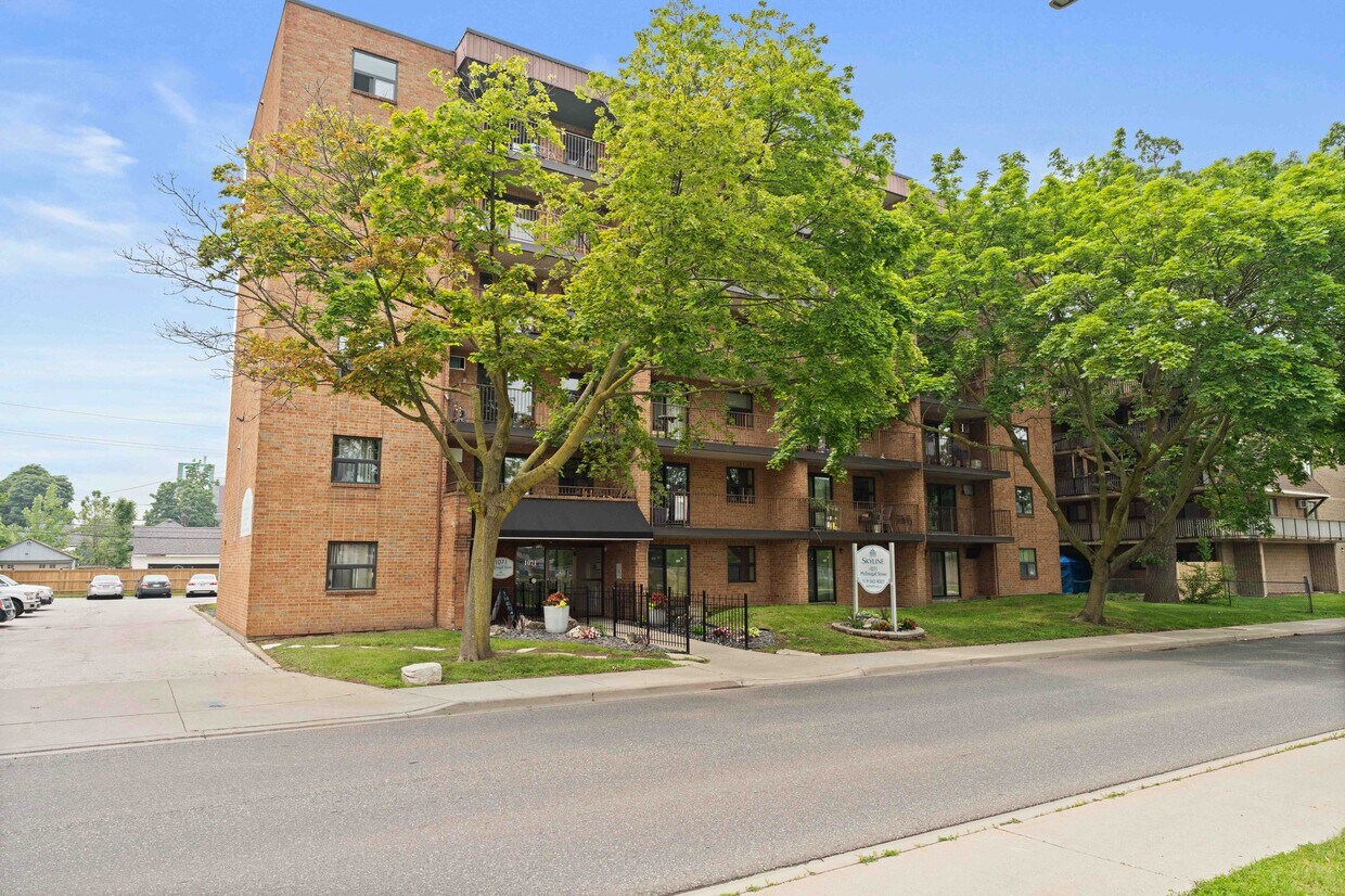 Primary Photo - Carlsie Tower Apartments