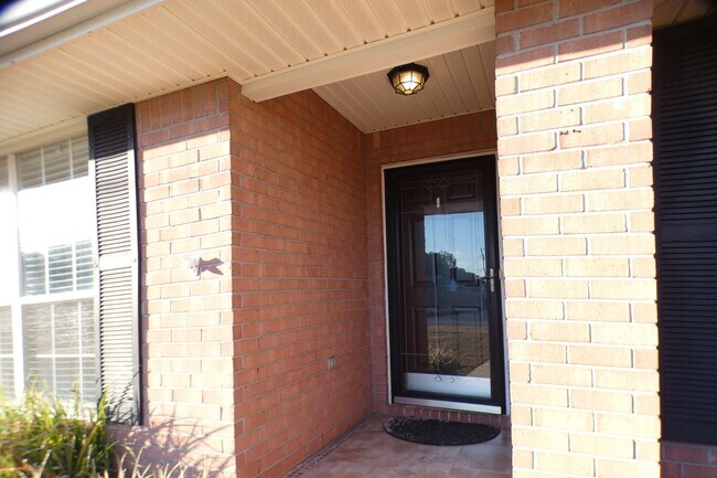 Building Photo - Spacious 4-Bedroom Home Spencer Landing
