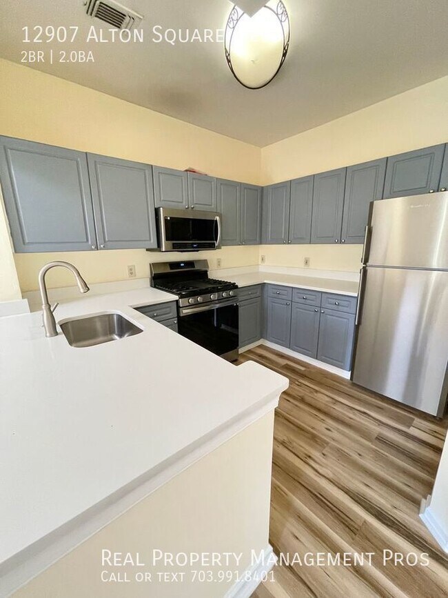 Building Photo - Nicely Updated 2 Bedroom 2 Bath Condo For ...