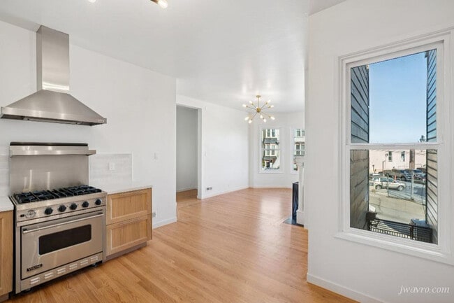 Building Photo - 354 Castro St