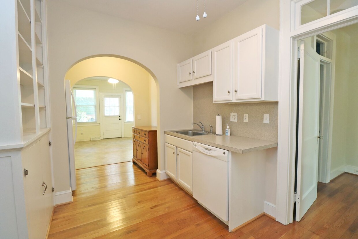 Foto principal - Charming 3 Bedroom, 2 Bathroom on Kilbourn...