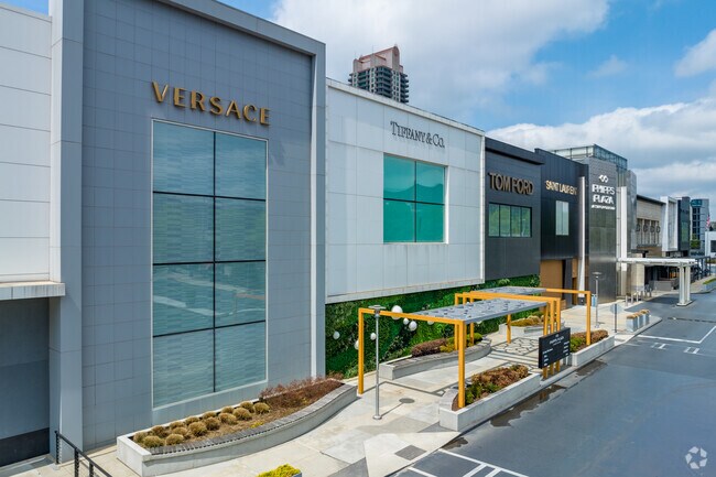 Lenox Place mall is Atlanta’s luxury shopping destination in North Buckhead.