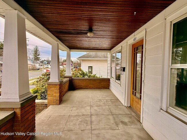 Foto del edificio - 421 Albany Ave