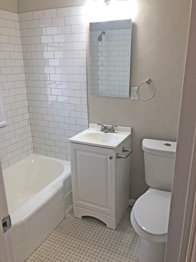 Building Photo - 121 W Grant Ave