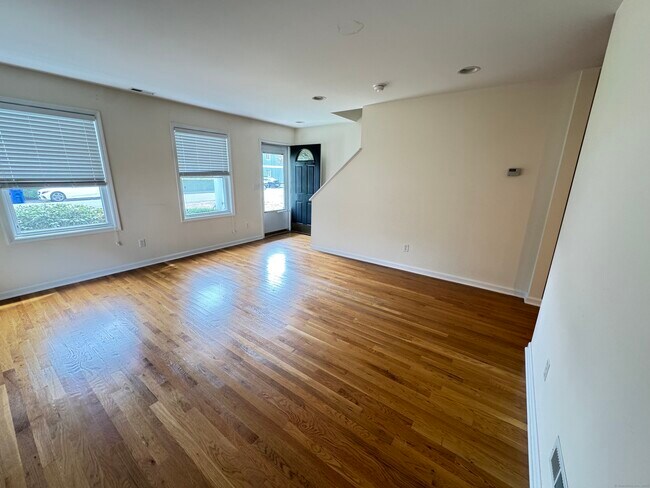 Foto del edificio - 17 Glenwood Ave