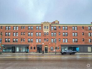 Building Photo - 3335 W Diversey Ave