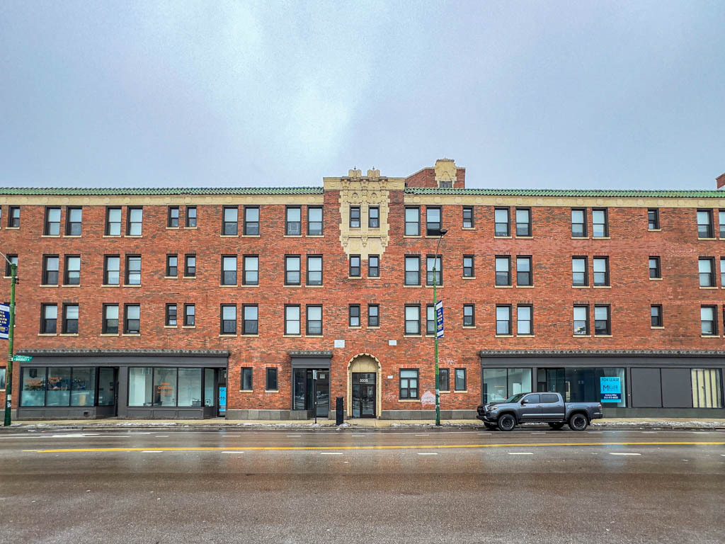 Foto principal - 3335 W Diversey Ave