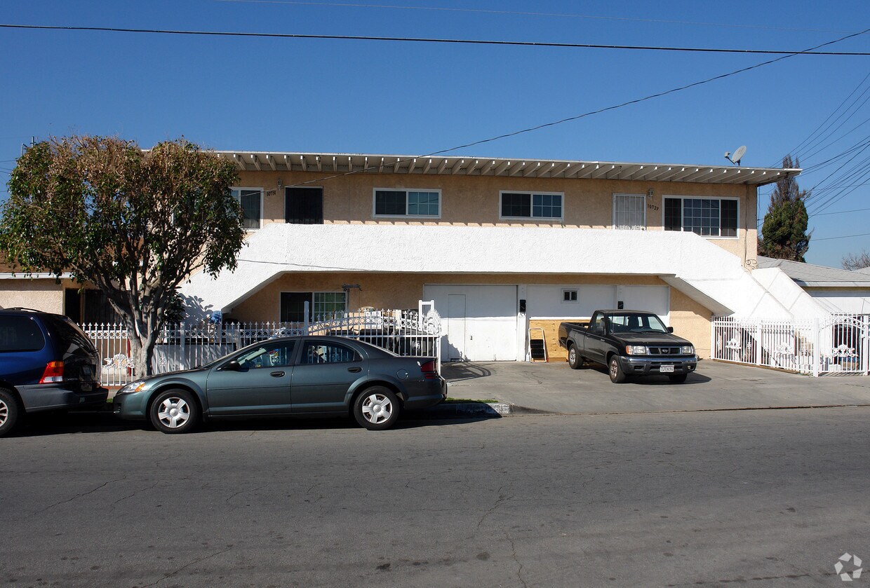 Primary Photo - 4635 W Lennox Blvd
