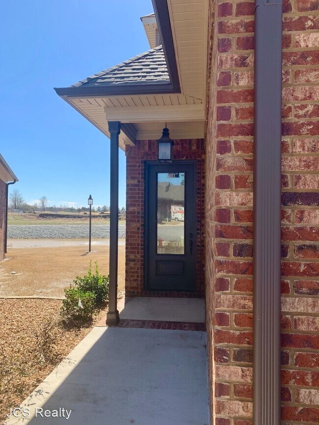 Building Photo - 3 br, 2.5 bath House - 2807 Village Meadow...