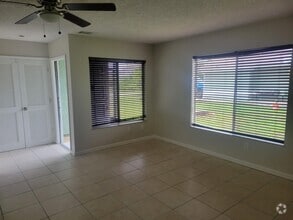 Building Photo - 1758 SE Ryecroft Ct