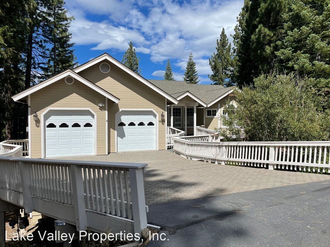Primary Photo - 4 br, 2.5 bath House - 1634 Skyline Ave.