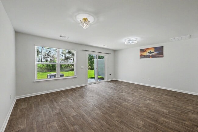 Building Photo - 152 Haventree Ct