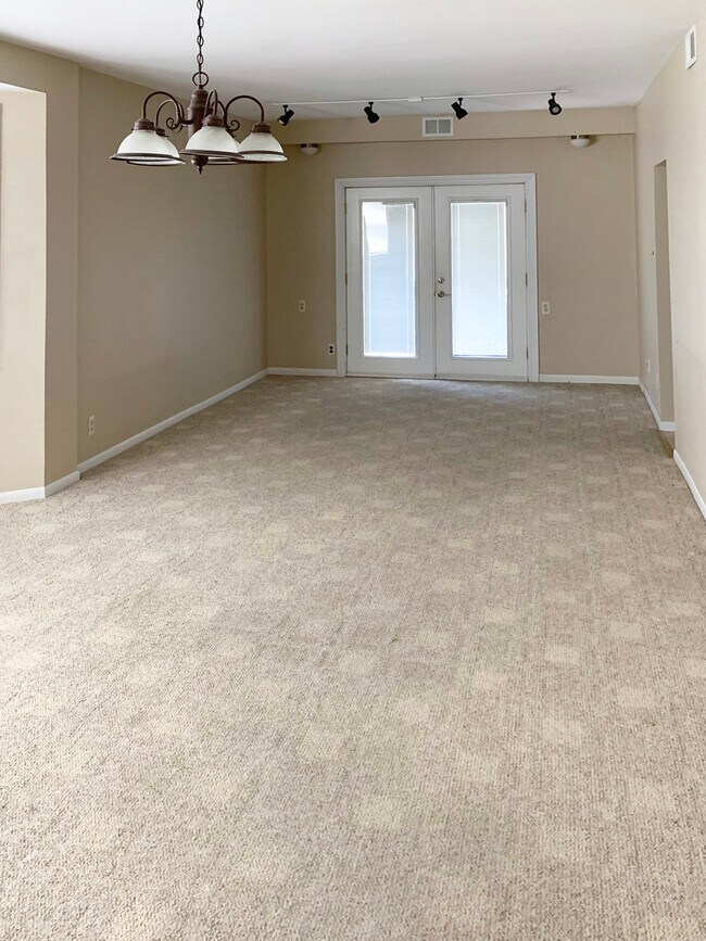 Building Photo - 532 Hannah Ave