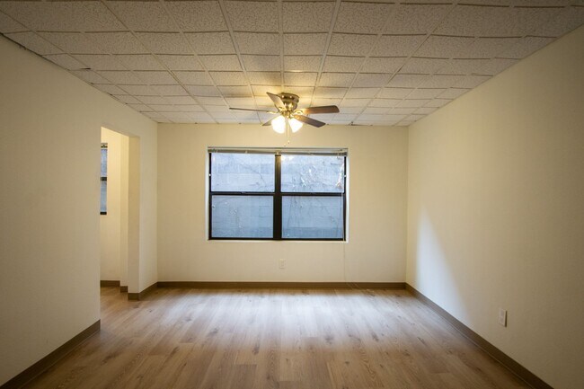 Building Photo - Cozy Remodeled Studio Nestled Between Nob ...